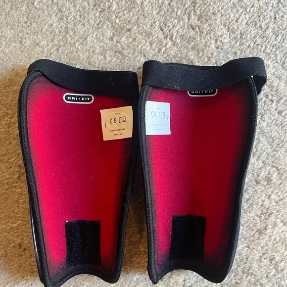 NIKE Dri-Fit Shinguards - Picture 3 of 4